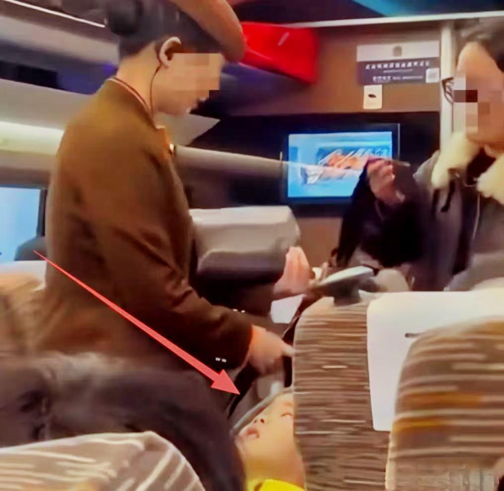 这下好了，不光湖北人知道了，国人都知道了。蕞后悔尴尬的是她老公吧，国人都同情