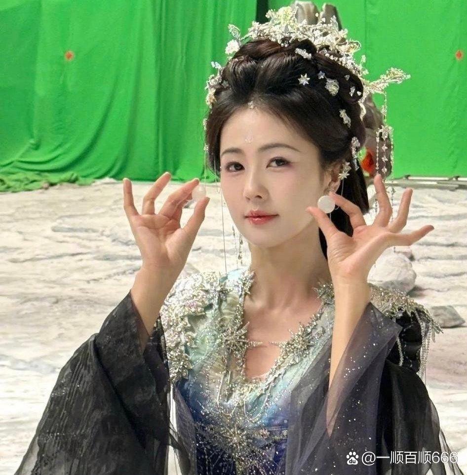 白鹿替身的长相不输她本人，如今剧组替身的颜值标准越来越高了。