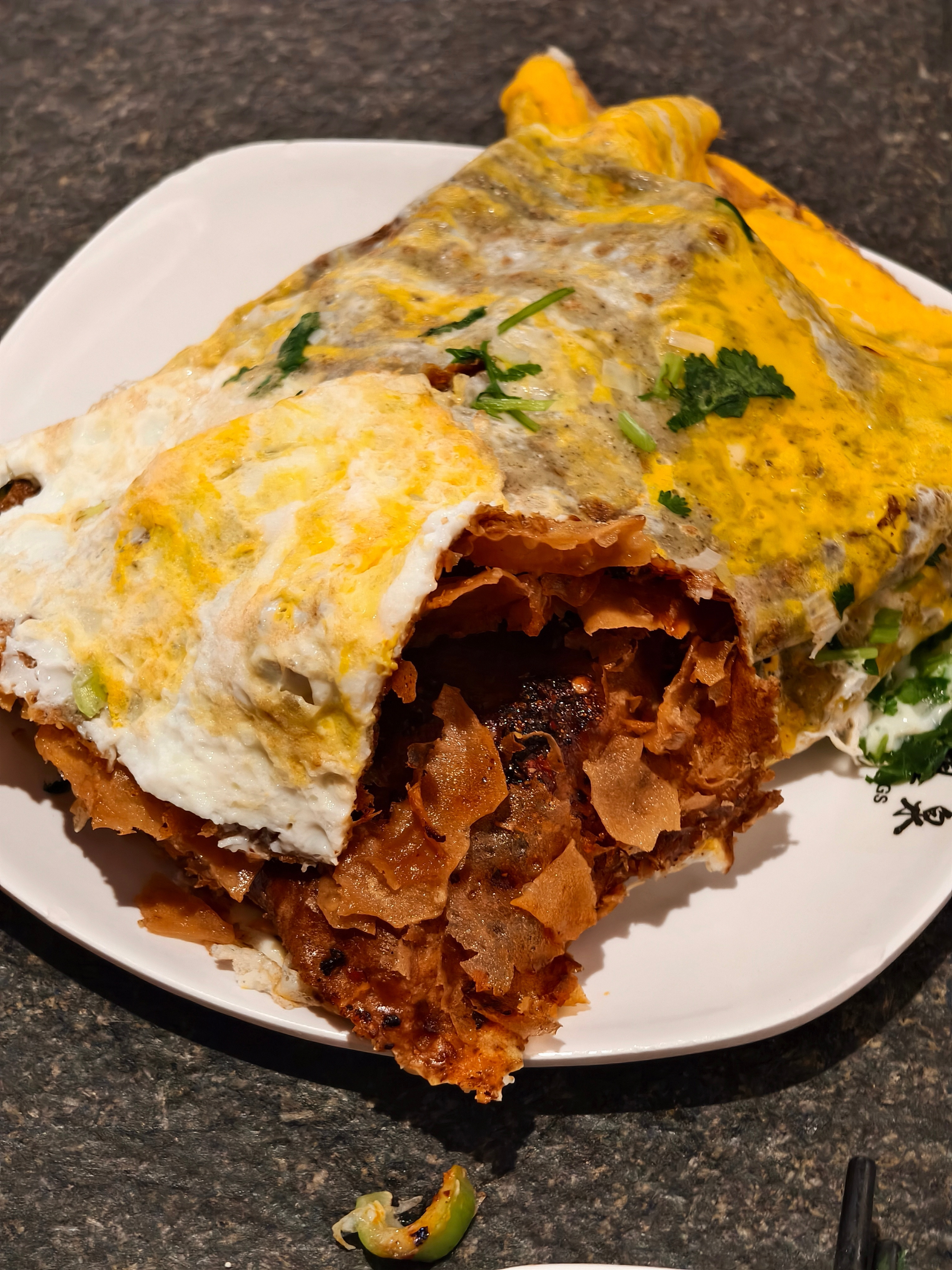 大家都睡了吗？我有点饱的睡不着唉！给大家汇报一下今天都吃了啥！今天小卷长胖了吗