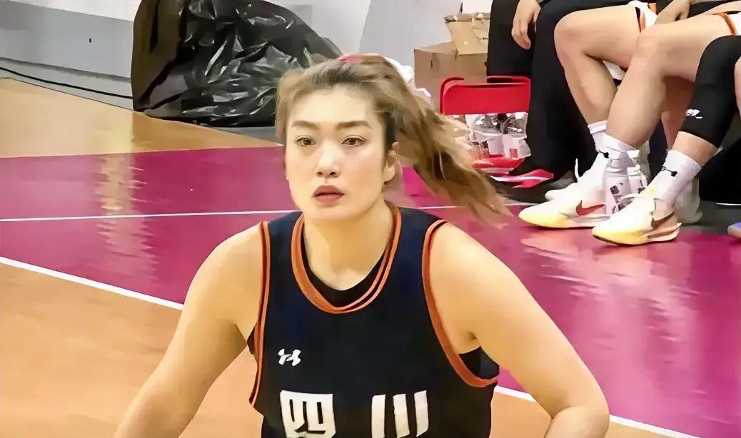 宫鲁鸣惊出一身冷汗——李梦怒砍25分！全运会女篮预选赛，四川女篮140-31大