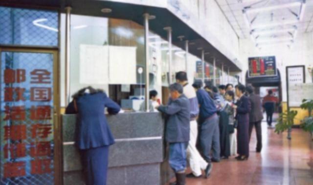 中国邮政真是个神奇的企业！1998年邮电分家后，邮政第一年就亏了179亿，成了全