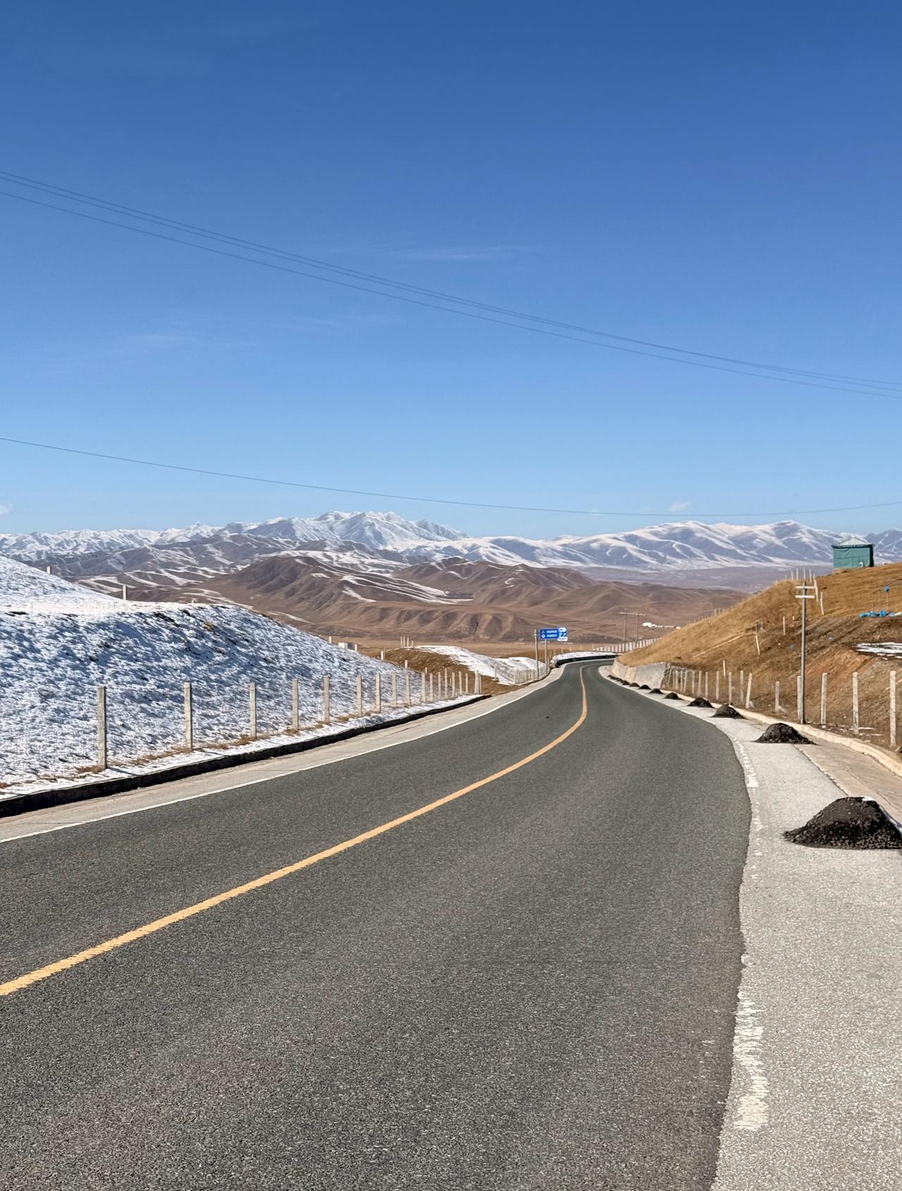 甘南到西寧316國道雪景超美，彷彿在雲間☁️你看，世界很遼闊不妨出去走走，