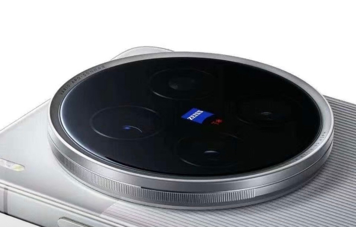 小米17Ultra：1英寸超大底主摄+2亿潜望长焦三摄方案vivoX300