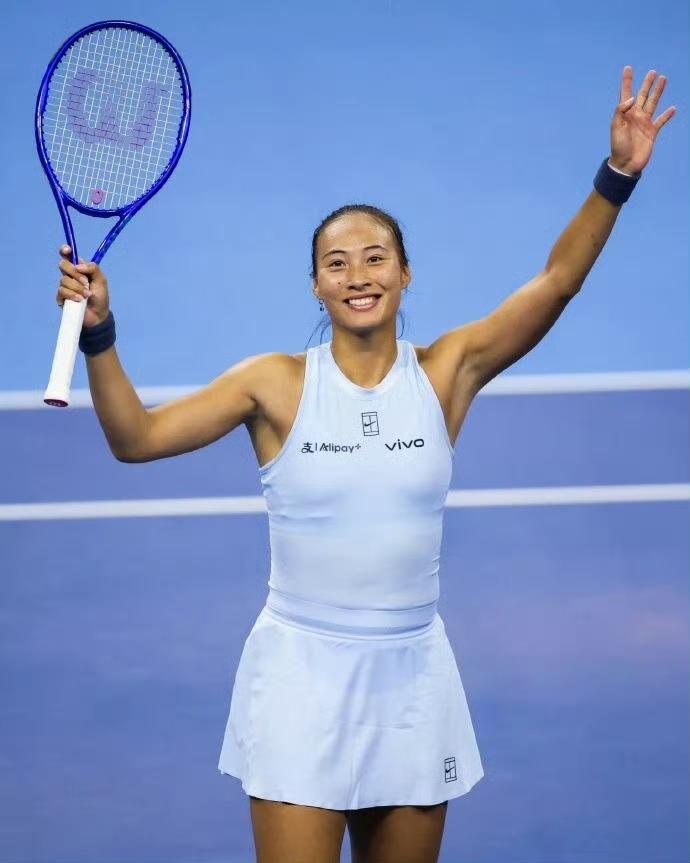 2月12日凌晨，正在进行的WTA1000多哈站女单1/8决赛，郑钦文凭借第五局的