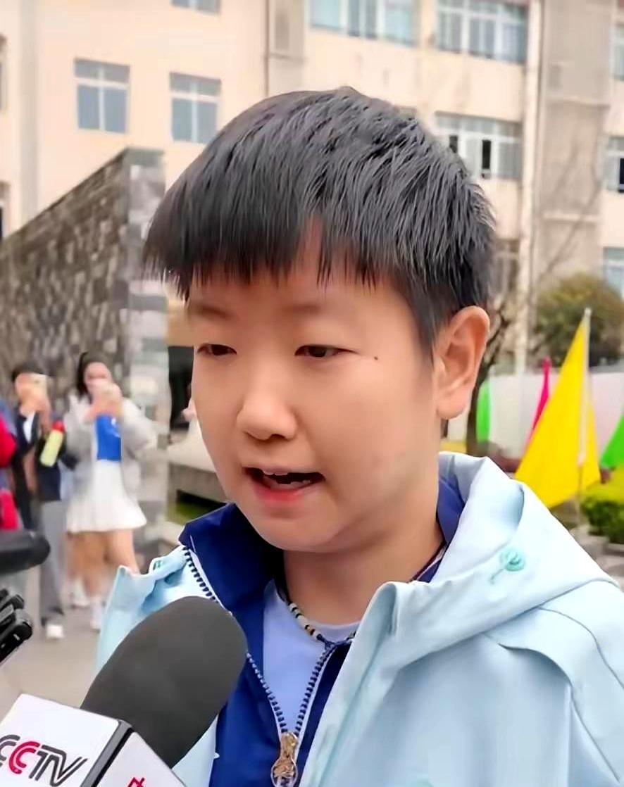 孙颖莎的左脚踝韧带撕裂，才好了不到半年。2025年底康复归队后，她先打亚洲