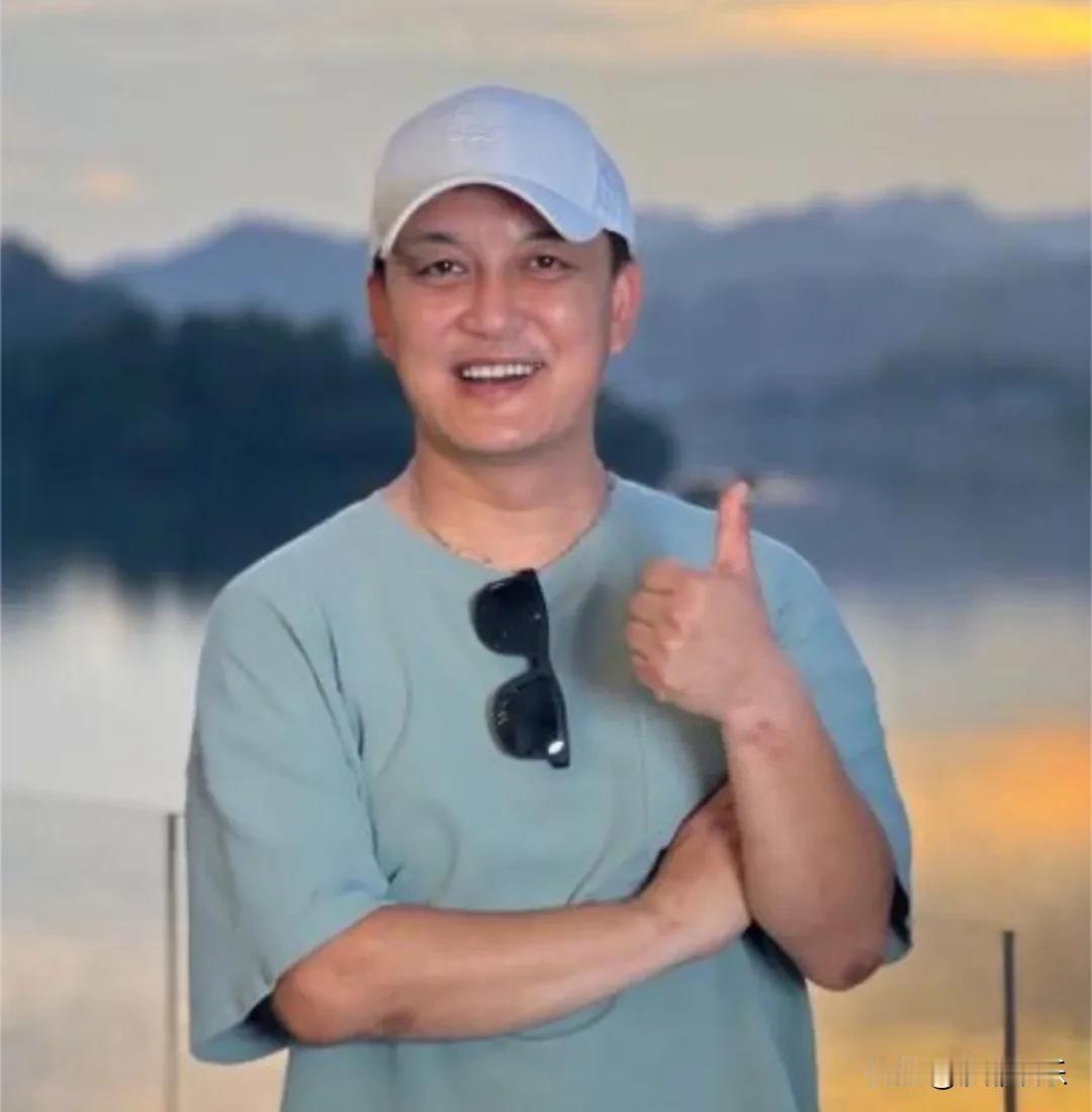 主持人李锐，激动发文！9月2号，“村长”李锐又上热搜了！去年十月，人家刚