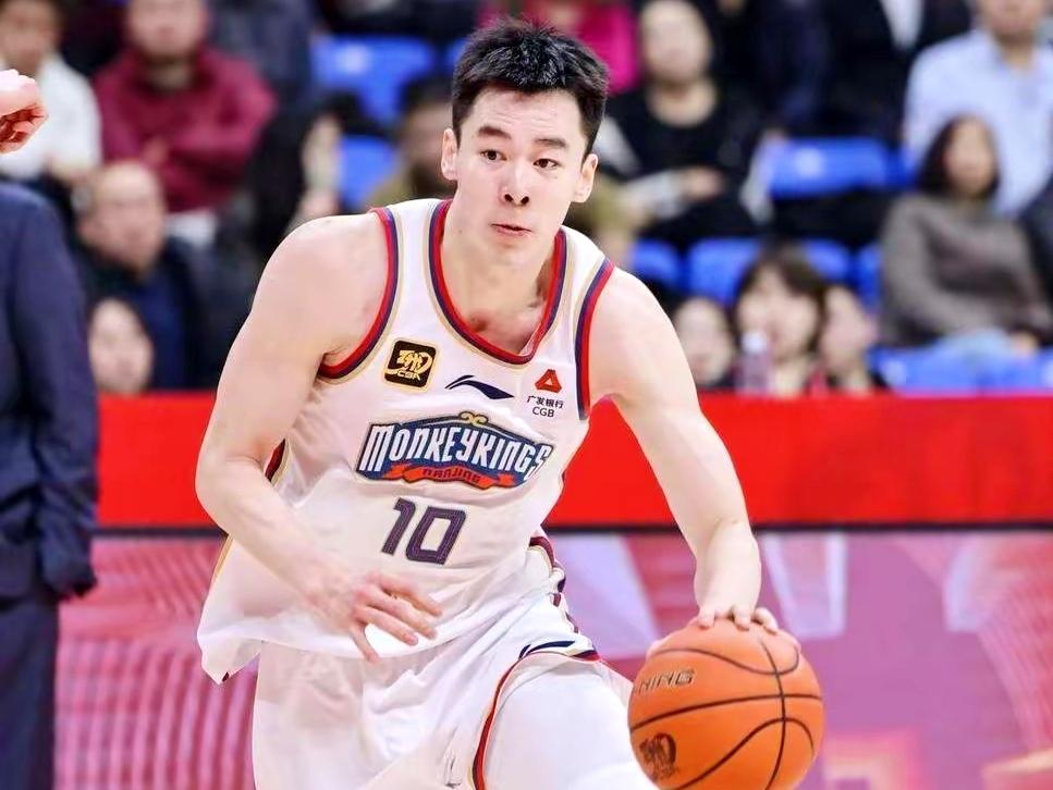 砍42分又怎样，郭昊文根本进不了国家队面对实力强大的广东队，同曦队的核心球员