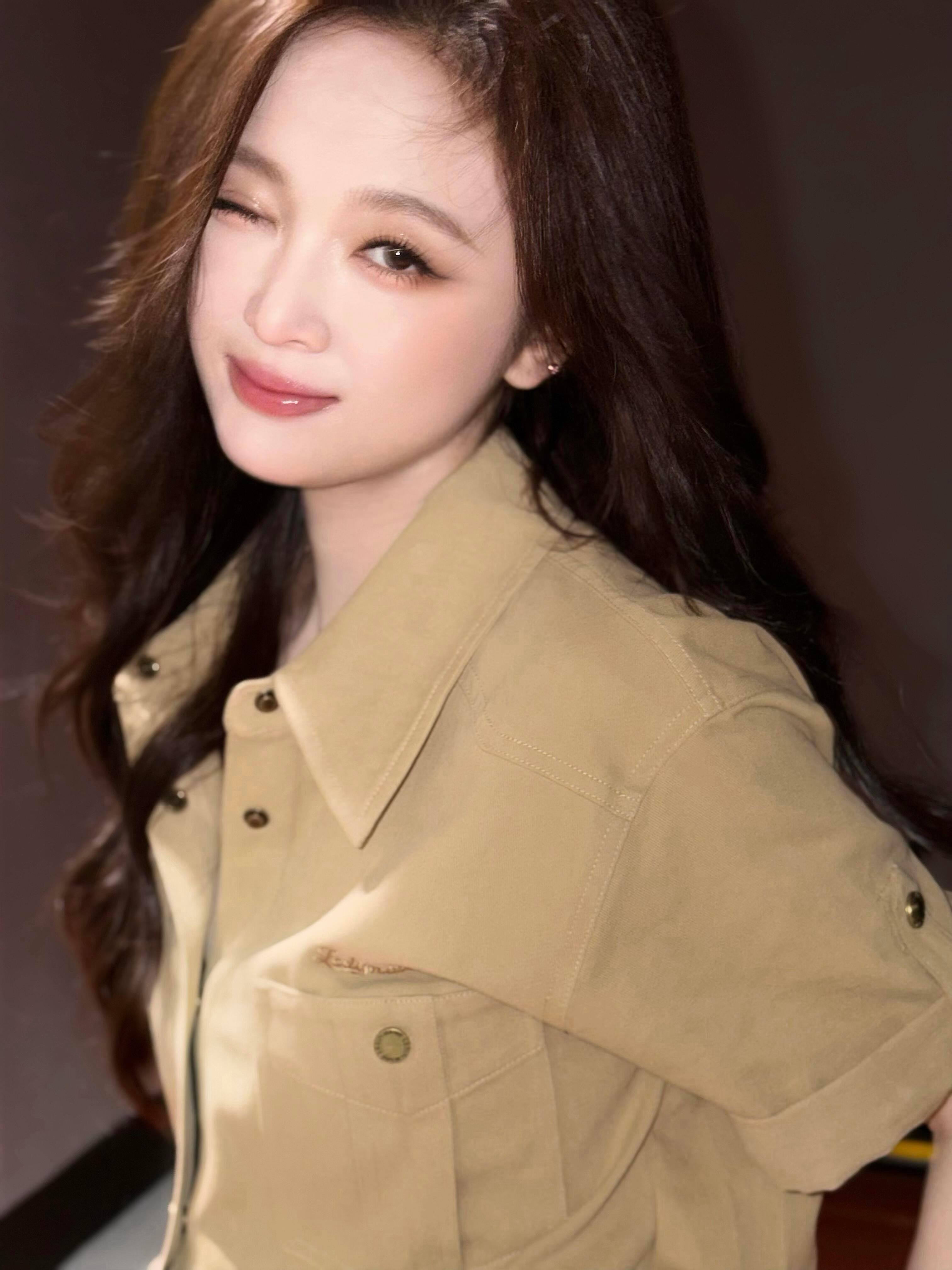 吴宣仪.吴宣仪爱上另一个我特别见面会这套造型化妆师发的吴选live美图都好好看