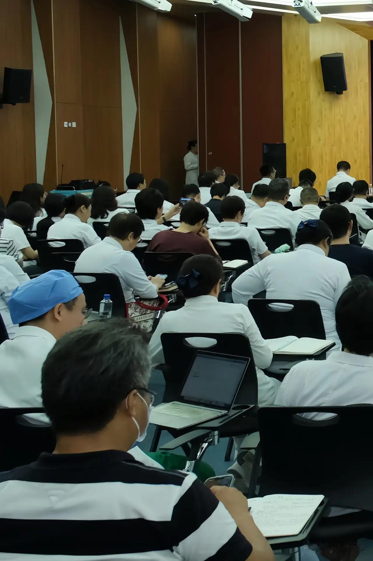 “吃空饷”湖南中医药大学第一附属医院院长朱某某的儿子朱某被曝涉嫌“吃空饷”，重复