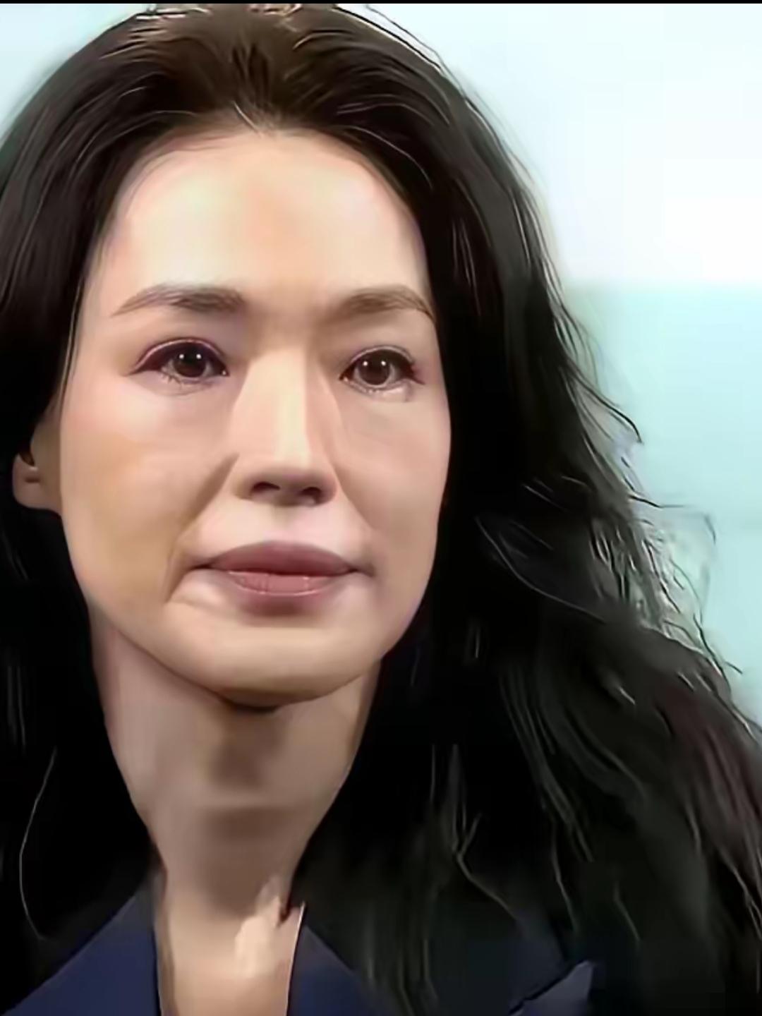 卸妆后的舒淇！舒淇今年50岁，这是卸妆后的模样，真实自然，符合这个年龄！