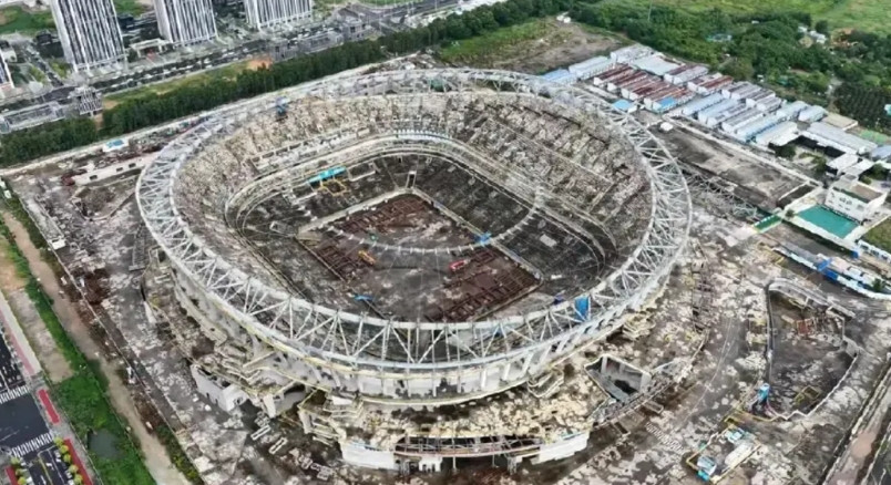 前恒大足球场更名为广州足球公园球场建设进度，座位由10万缩小到7.3万个座位（可