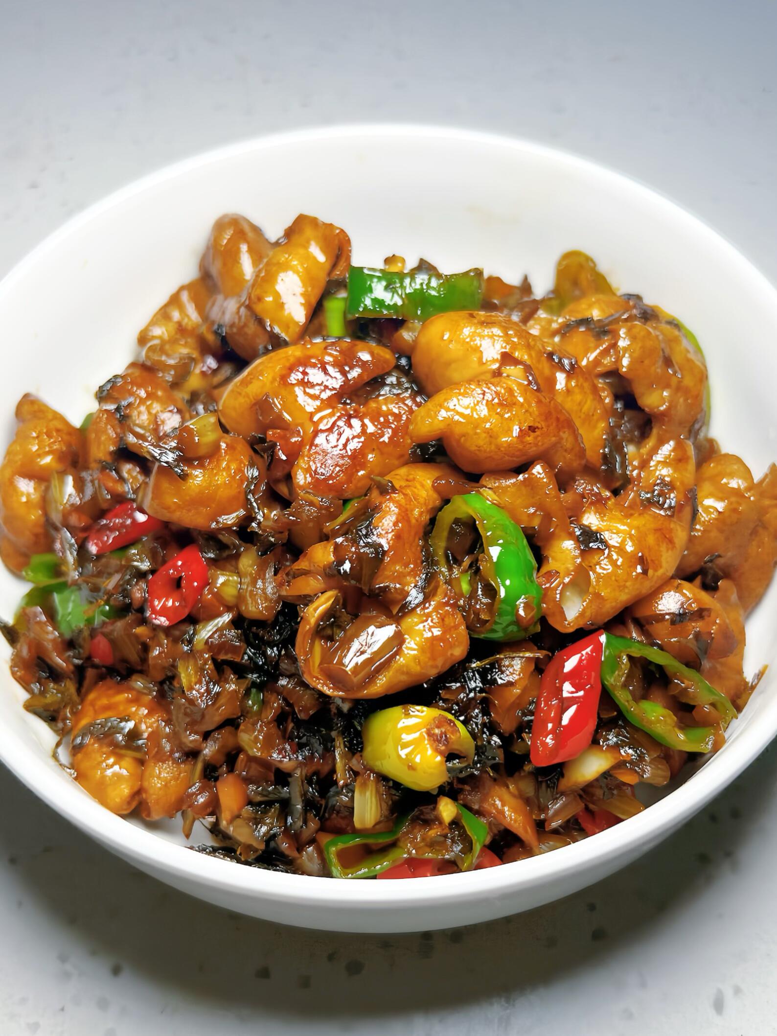 大排档同款酸菜炒肥肠，Q弹爆汁，配饭炫两碗家人们谁懂啊！答应我，一定要试试这个