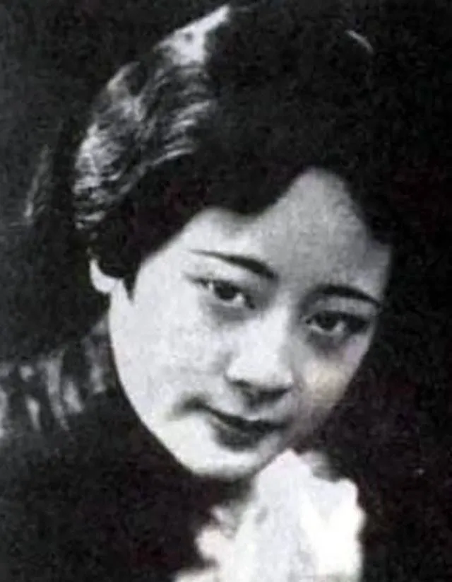 1942年，35岁沉樱怀着孩子，拖着2个女儿，给丈夫梁宗岱寄去一封信：此生永不复