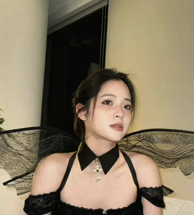 欧阳娜娜的穿搭：够大胆，直接惊艳众人