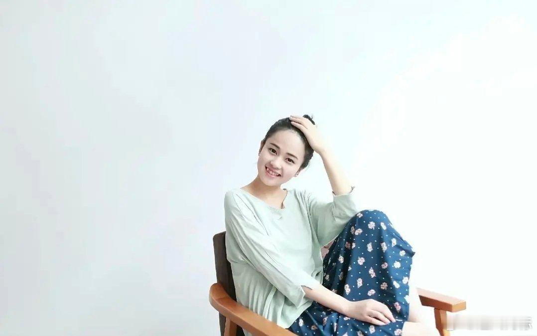 商家找白鹿当模特是想表达谁穿他们衣服都比模特好看的理念吗