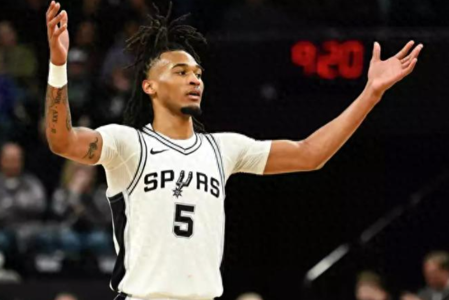 从卡斯尔的成长谈谈新秀培养卡斯尔的成长经历说明了一件事情，就是无脑喂球权其实是