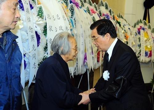 我们隆重纪念中国人民解放军开国第一上将，国防部副部长，中国人民解放军军事训练总监
