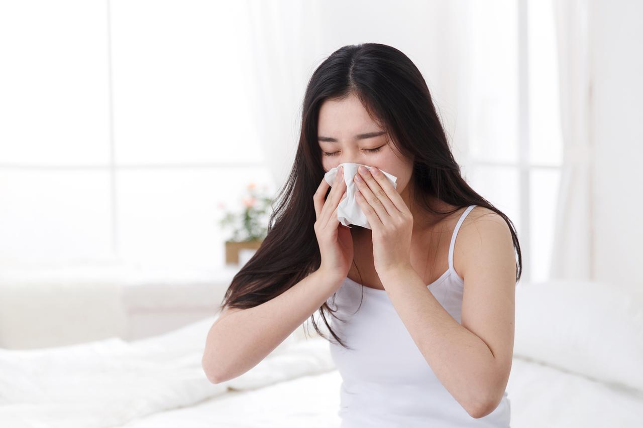 解读中医药在体虚感冒中的对症应用在日常生活中，许多人因劳累或其他健康原因而感