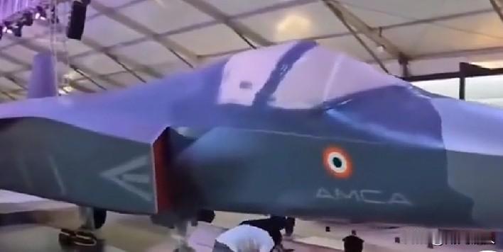 刚刚在迪拜摔了“光辉”的印度要干票大的了。喏，就是下图这款AMCA，虽然现在还