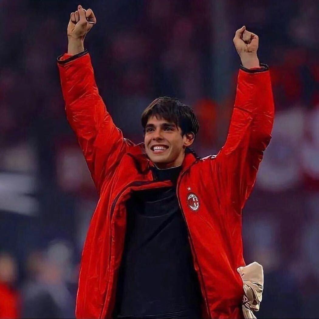 盘点卡卡心目中的历史最佳阵容：门将：迪达后卫：卡洛斯、马尔蒂尼、内斯塔、卡福