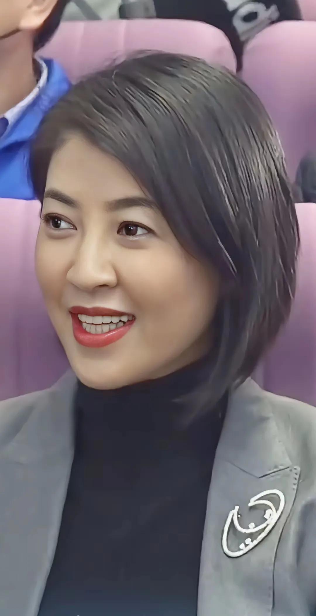 有这样的美女不一定有这样的美女县长，有这样的美女县长不一定有这样的亲民美女县长，