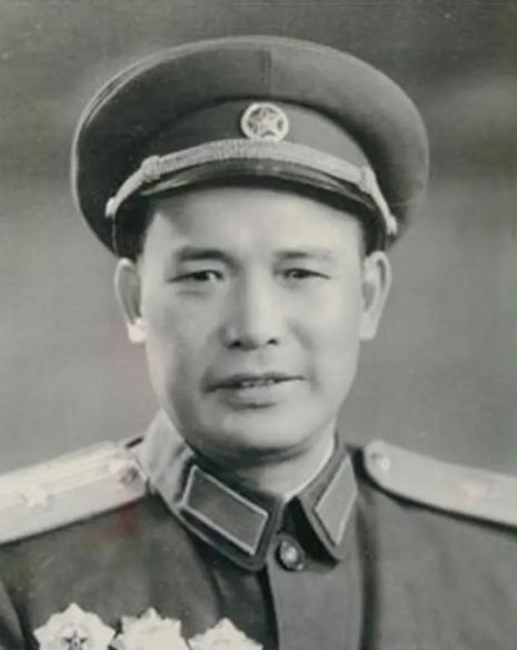 1946年，100多解放军，为投诚的1000土匪，举行欢迎仪式，却突然接到情报：