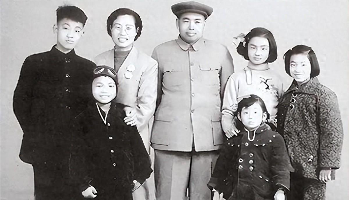 新中国成立后，许世友上将的前妻寻求他的帮助，诚恳请求帮忙，许世友对此作出了怎样的
