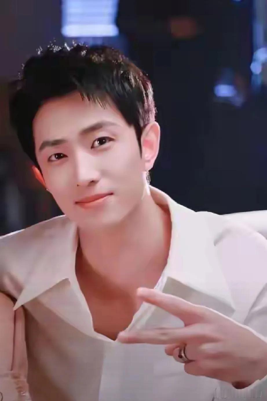 2025短剧行业，冰火两重天！一边是演员王凯沐等靠一部剧分账超百万，成“内容合伙