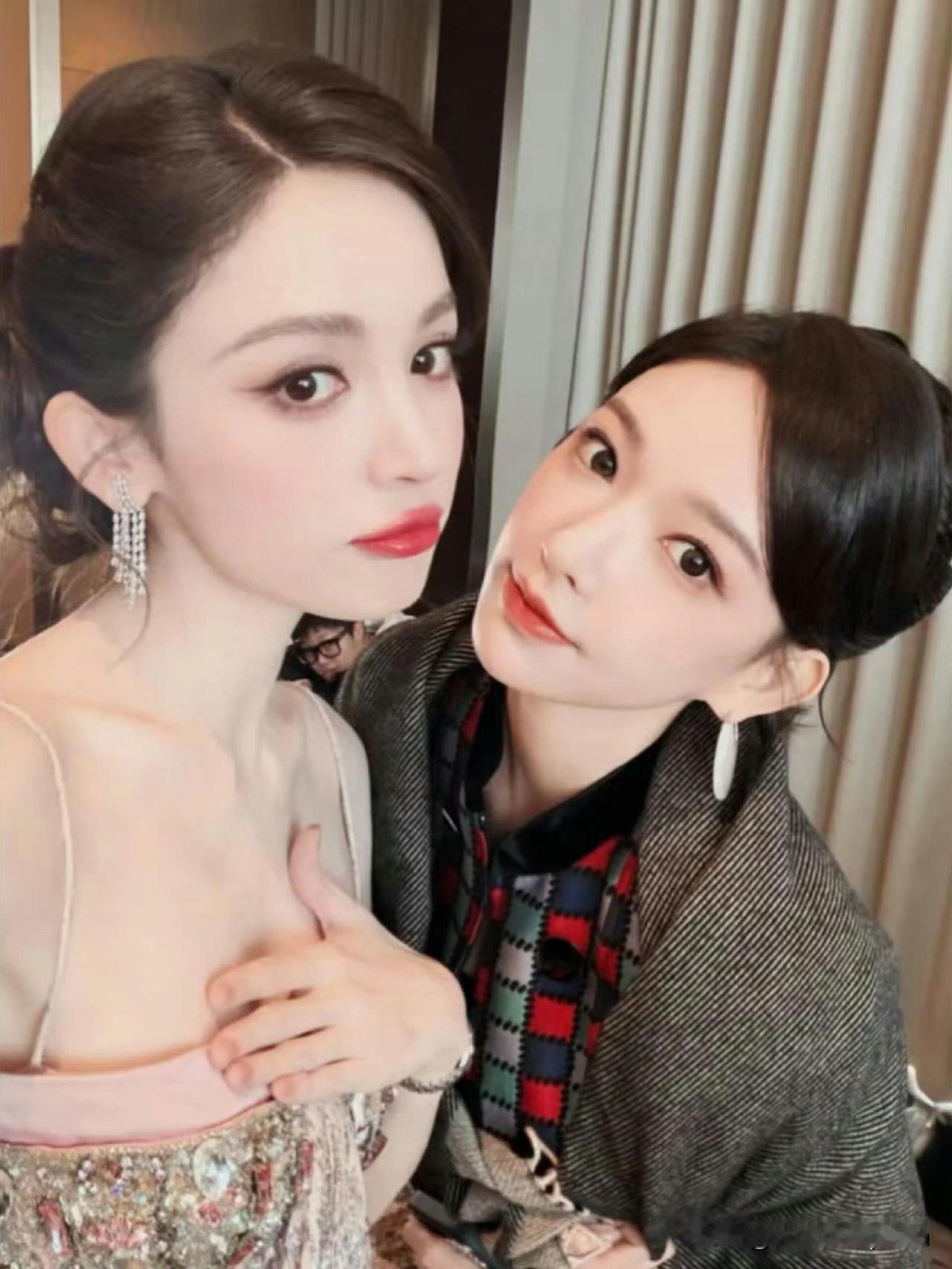 程潇和娜扎同框，这画面太养眼了吧！娜扎是那种很精致的大美女，五官立体得像个洋娃