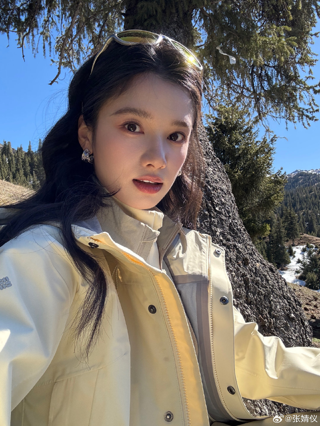 张婧仪爬山去了张婧仪的爬山游玩照哇塞