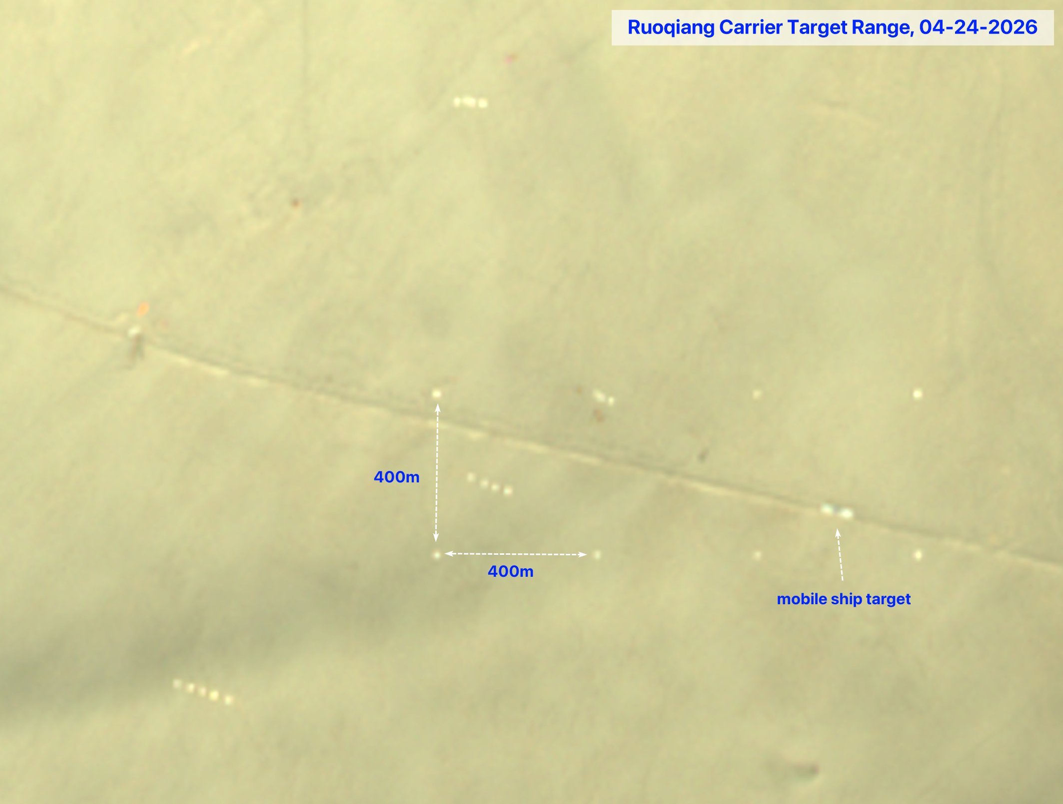 东大西北某地靶场上又出现了新的可移动模拟舰船目标这个靶场有极其宽的铁轨，可以模