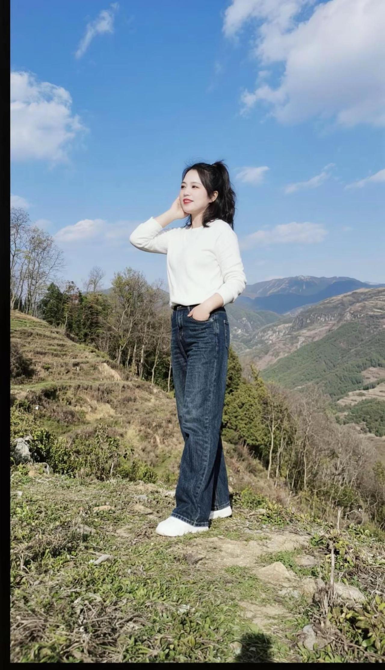 去爬山吧！你会在山上看见不一样的风景，感受不一样的微风。