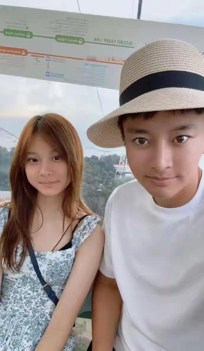 甜馨陪贾乃亮过生日甜馨给贾乃亮过生日贾乃亮的生日感言太戳心了！“谢谢我的大宝贝