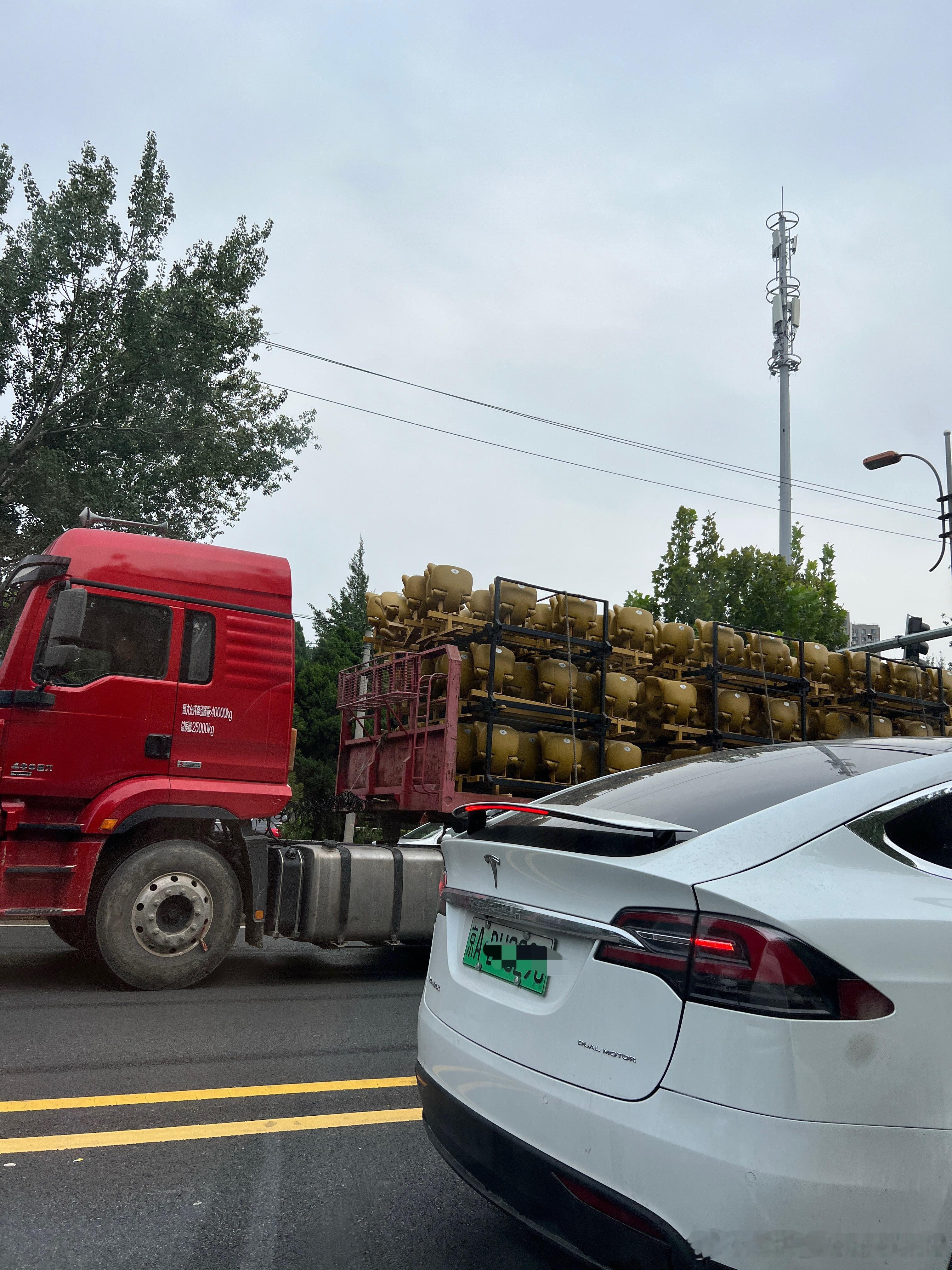 这是93阅兵时现场观礼台的座椅吗？已经到通州了。[doge]​​​