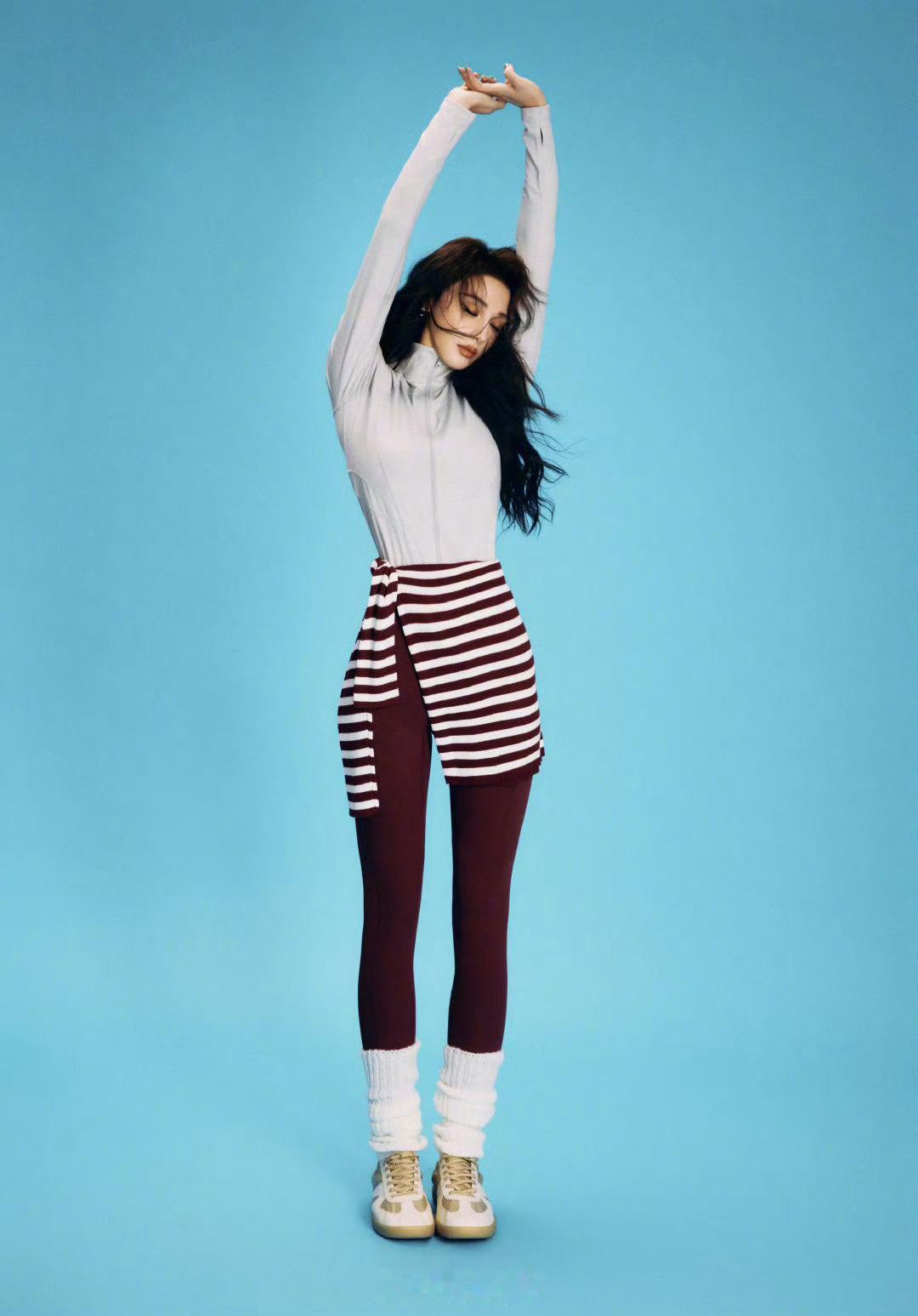 彭小苒hold住了荧光绿眼影彭小苒也太敢穿敢试了！超难驾驭的荧光绿眼影，在她眼