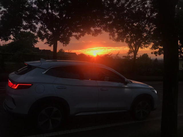 这个车已经陪了我三年了跑了六万公里，发个帖聊聊感受。当时入手的最大理由:插混