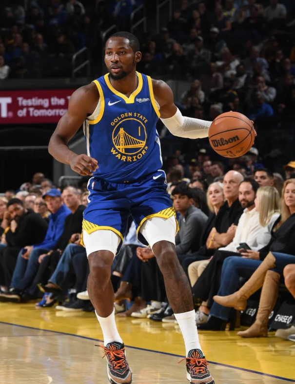 库明加的最大问题是脆，感觉年轻时候这个出勤也算是骗了以前在勇士也是，不是机会