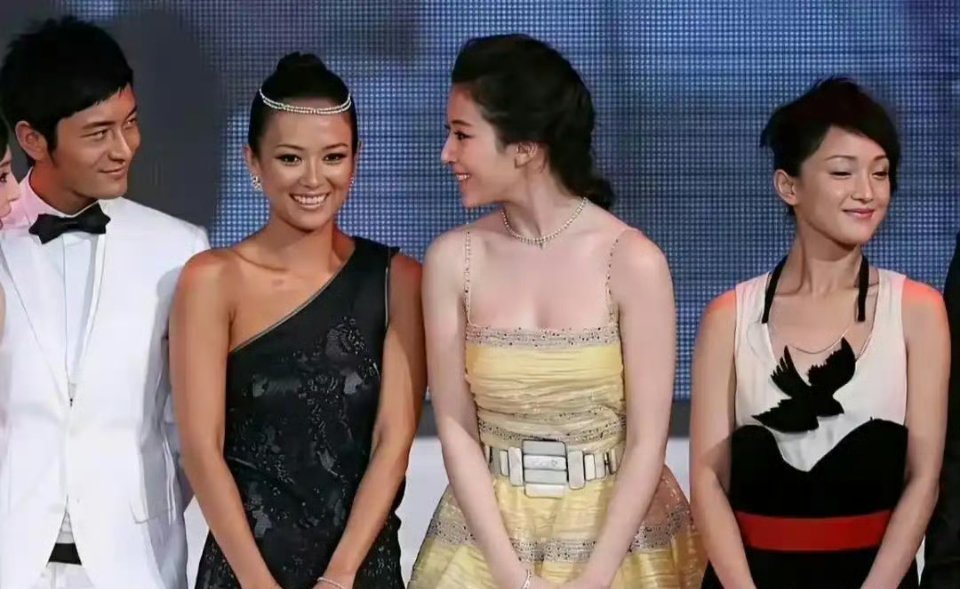 刘亦菲章子怡当年同框合影，这差别有点大