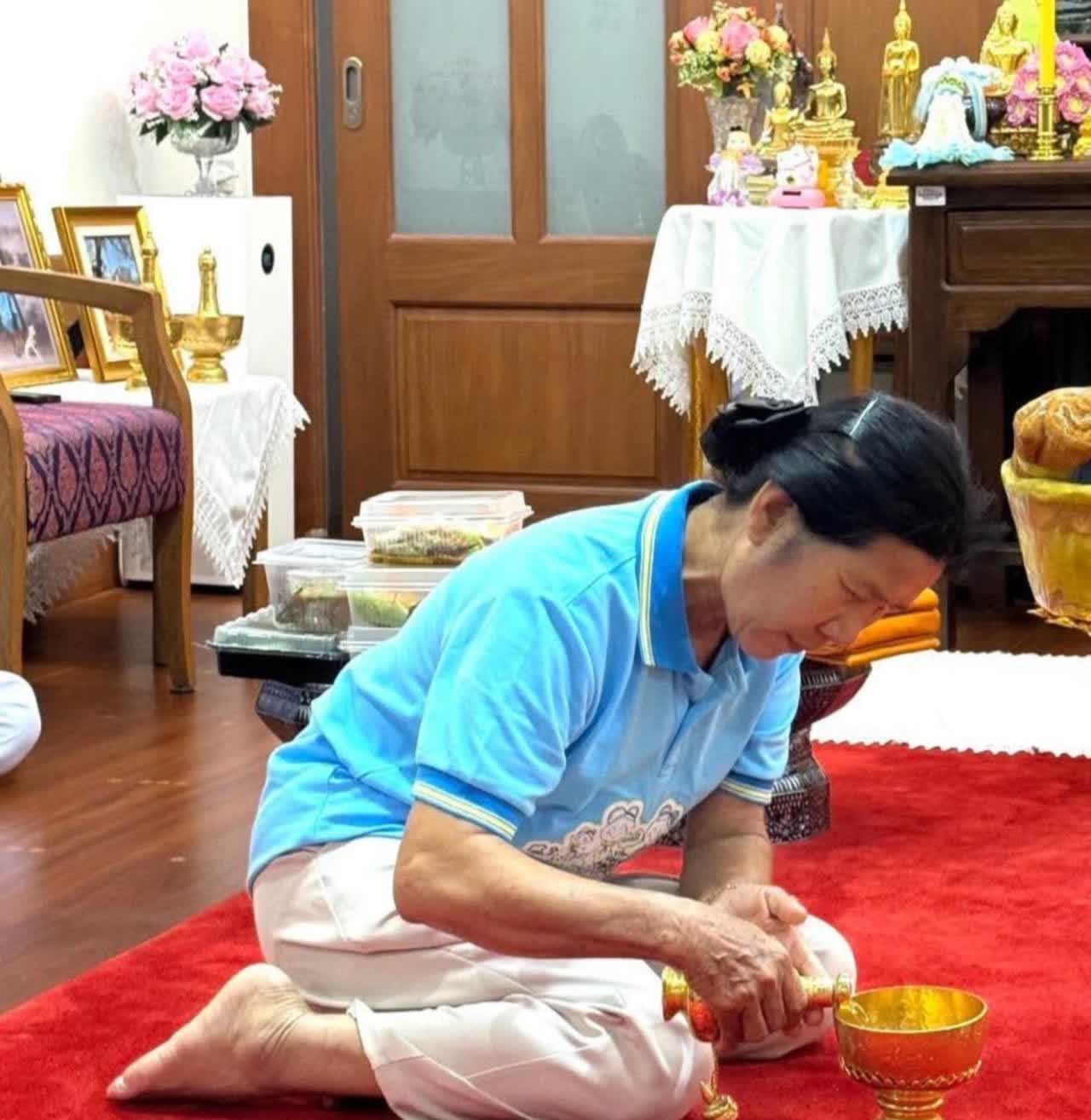 诗妮娜在德国照顾提帮功，公务交给母亲代劳2025年8月12日上午10点，诗妮