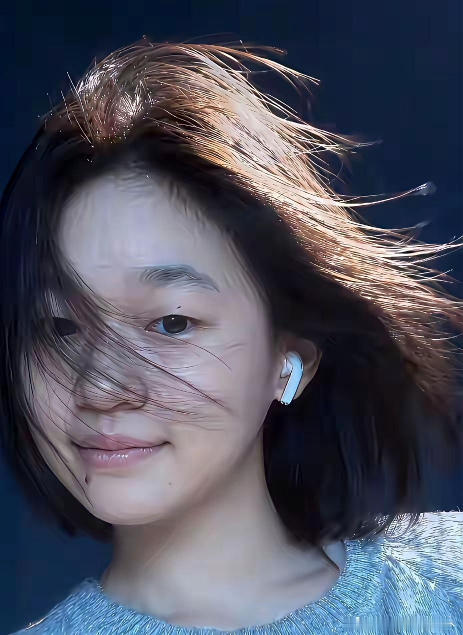 18岁全红婵，彻底长开了，最新美照少女感十足，眼神清澈如水，美人痣恰到好处，美得