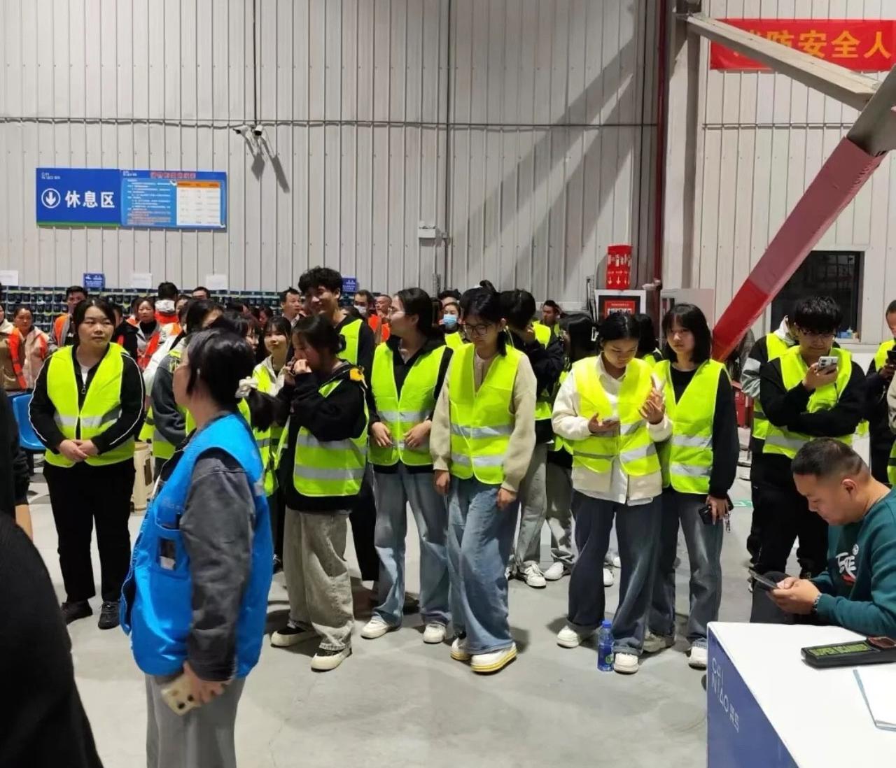 一个月8000-10000，地区快递中转站，这样的工作可以做吗？作为一个在快递