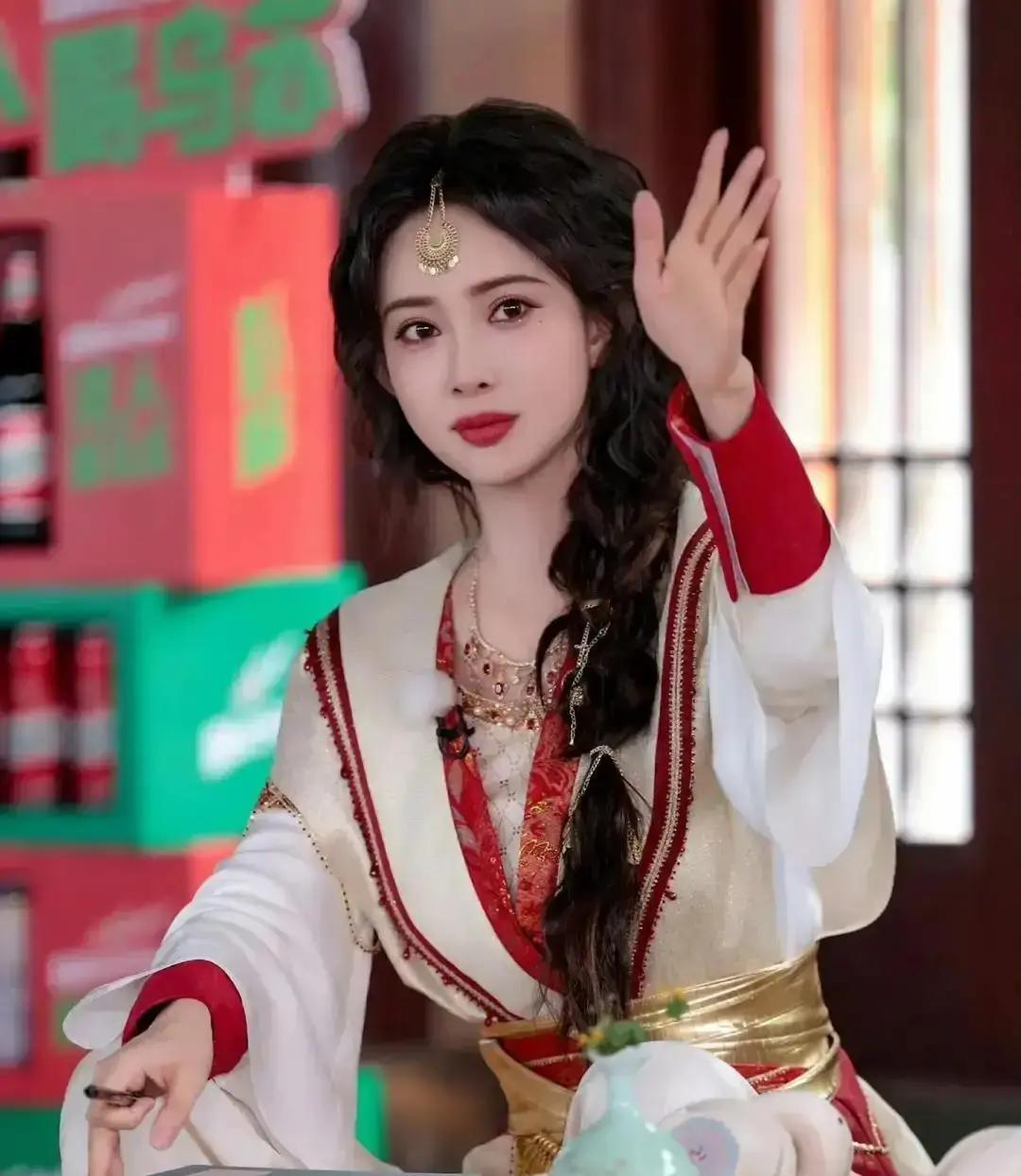 内娱苦“人设”久矣。孟子义在《你好星期六》里，因为一次毫无准备的反应，单条片段