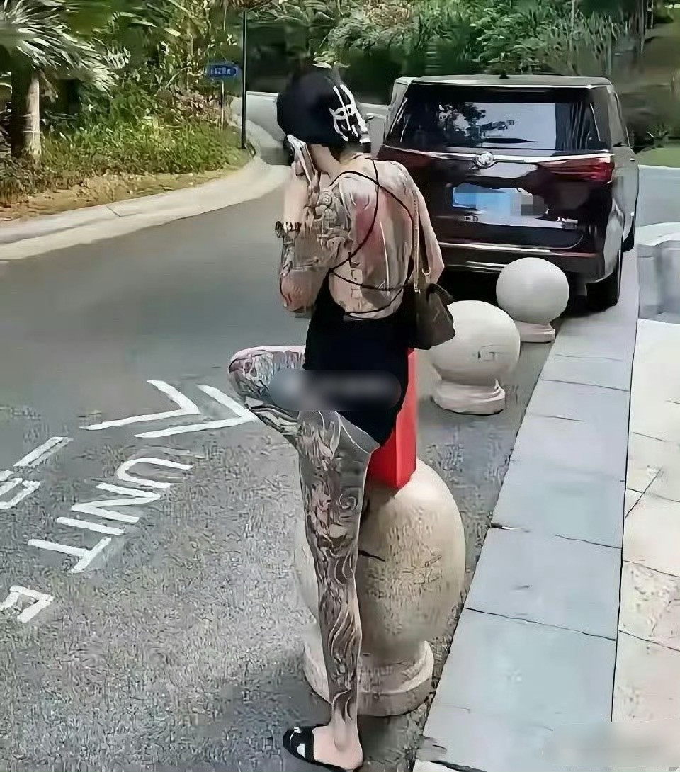 一开始以为是衣服…结果…这样大面积的纹对身体不会不好吗