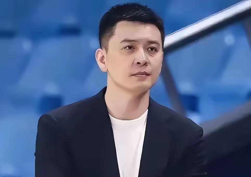 杨鸣的情商太高了在辽宁队与广厦队比赛中，有三个细节，表现出了杨鸣的高情