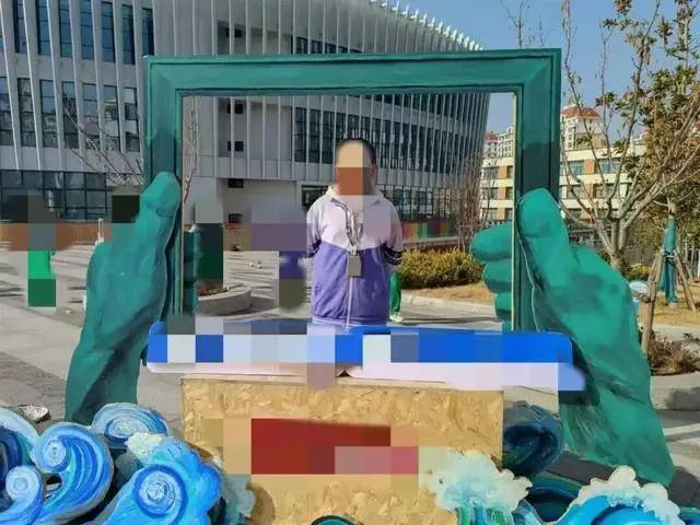 校园体测惊魂！初中生跑步时突然倒地，为何救援会延迟？河南一所中学的操场，1