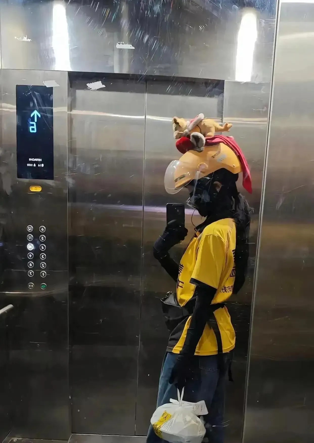 就算送外卖，也不能她磨灭对生活的热爱！值得我们学习的精神状态