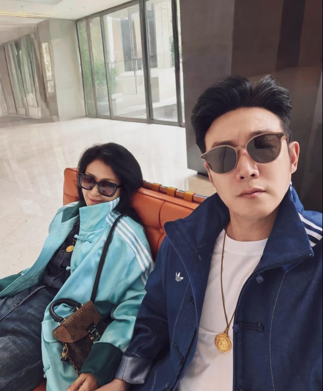 他们的婚姻根本不是靠“爱情保鲜”的。陆毅鲍蕾，用的是更狠的一招。你看他们的日