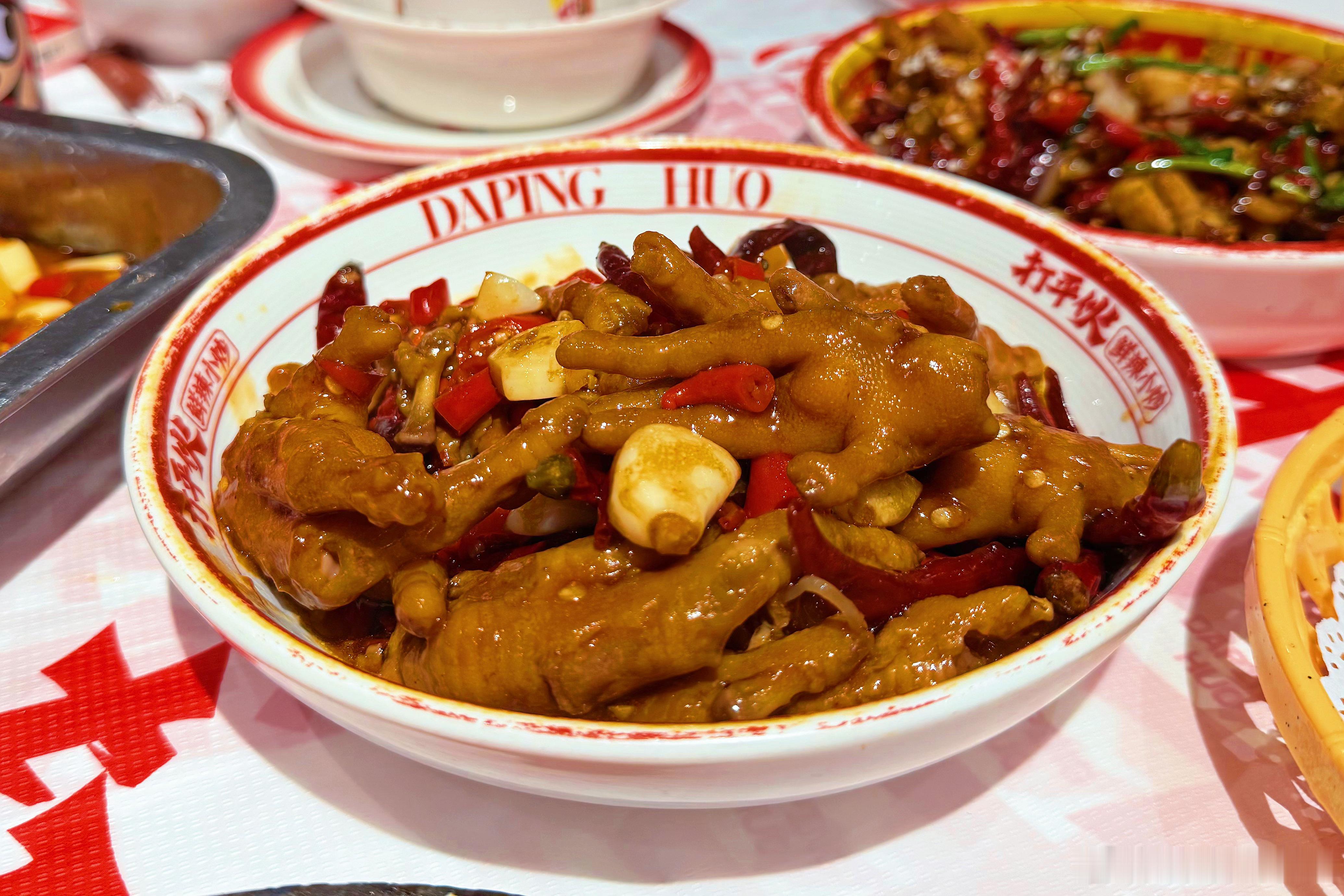 炒菜都是甜辣酱酱味瓦罐汤好喝卤菜好吃粉也可以小炒真的还是得湘菜啊​​​