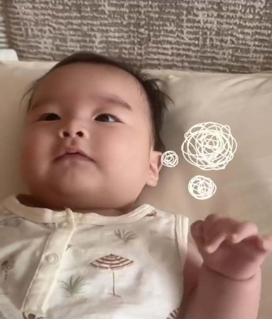 马筱梅讨论儿子小汪宝长得像谁，她说现在看像自己和奶奶张兰比较多些，爸爸汪小菲就还