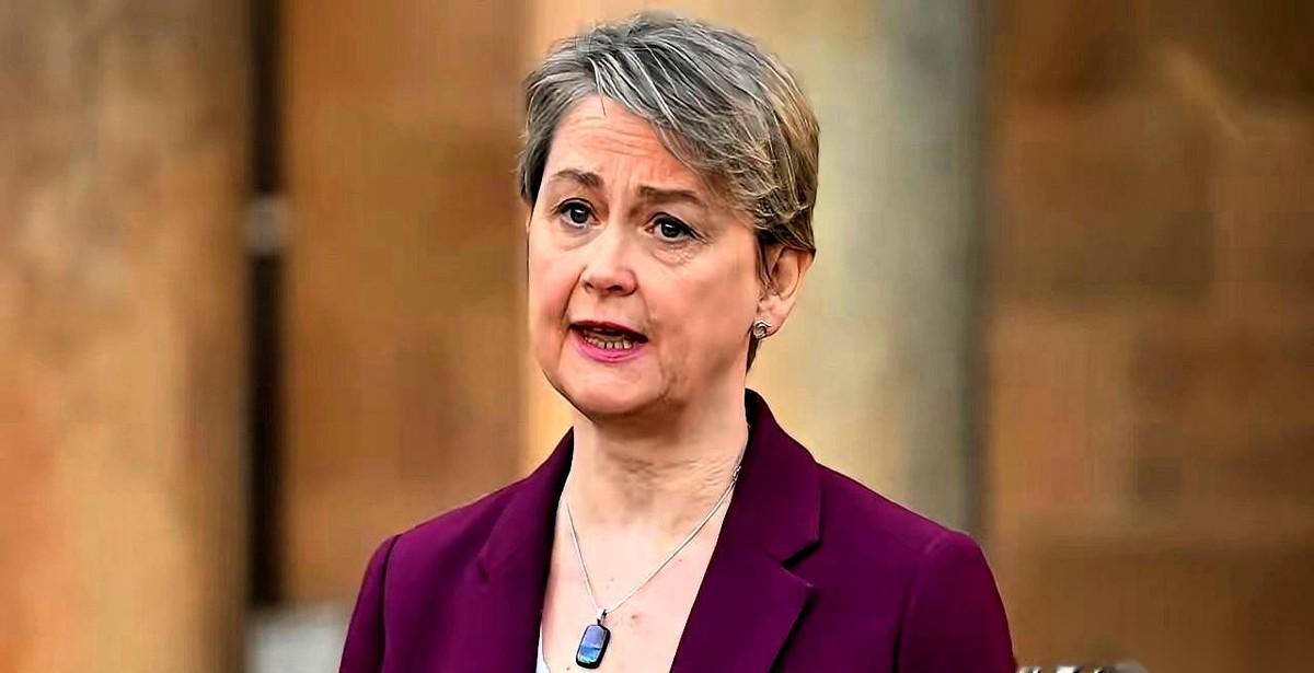 英国人有点扛不住了。每年实打实亏掉1400亿英镑，政府债务冲破3万亿，经济增速